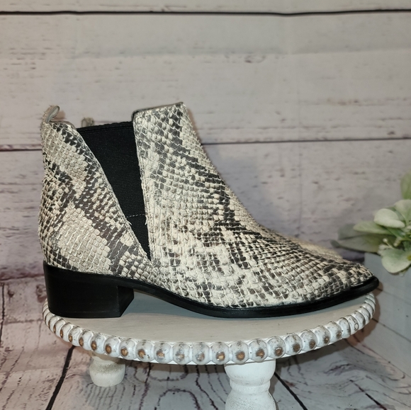 Marc Fisher MLYALE Women's Cream & Gray Snakeskin Leather Ankle Bootie Size 7.5M - Picture 7 of 12